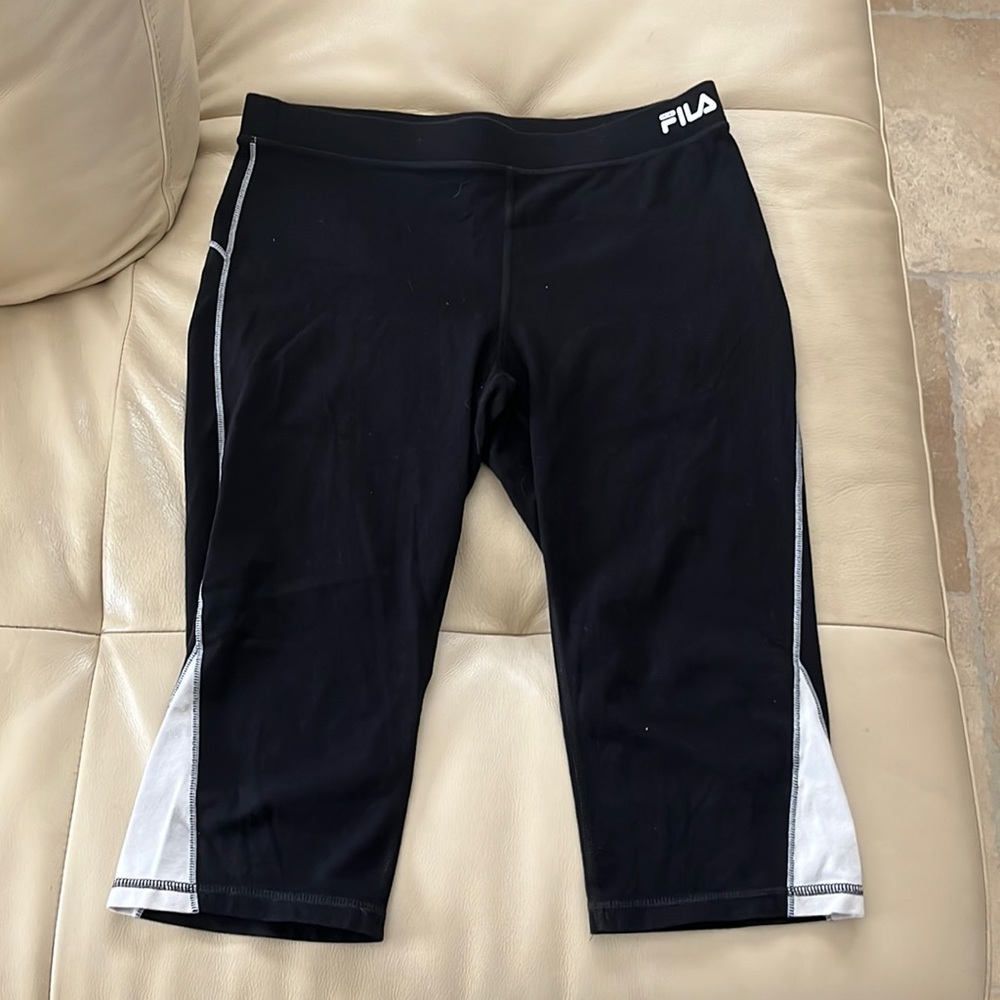 Women’s 3/4 length leggings.